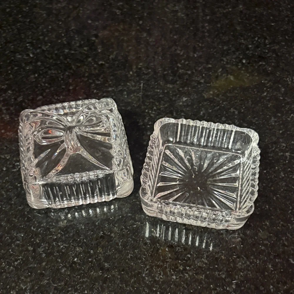Industries Crystal Clear 24% Lead Crystal Bow Trinket Box EUC